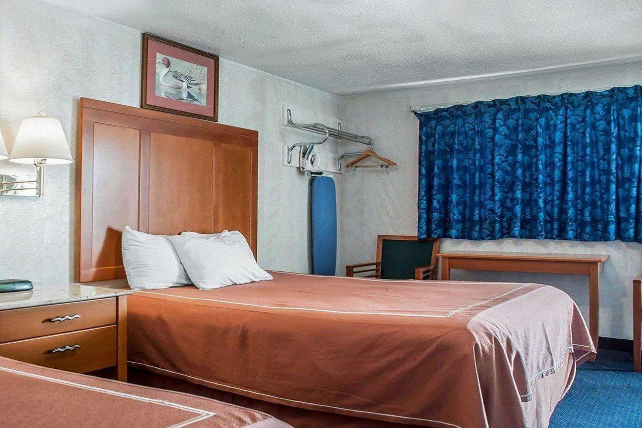 Castle Inn & Suites نياغارا فالس، نيويورك المظهر الخارجي الصورة