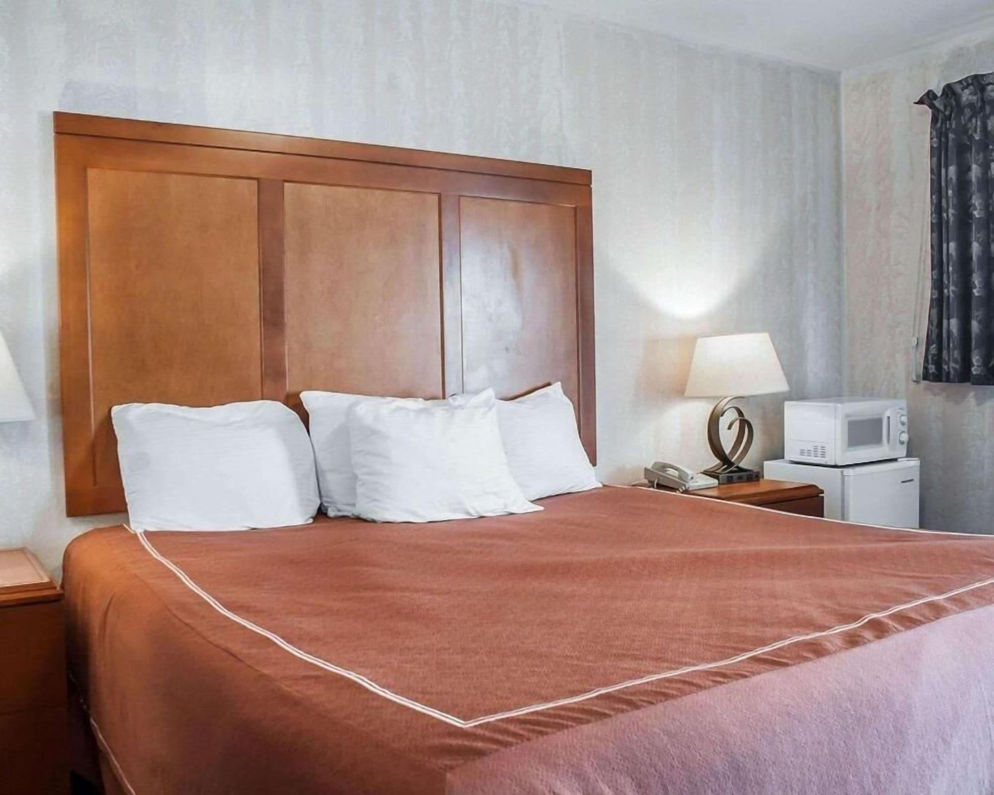 Castle Inn & Suites نياغارا فالس، نيويورك المظهر الخارجي الصورة