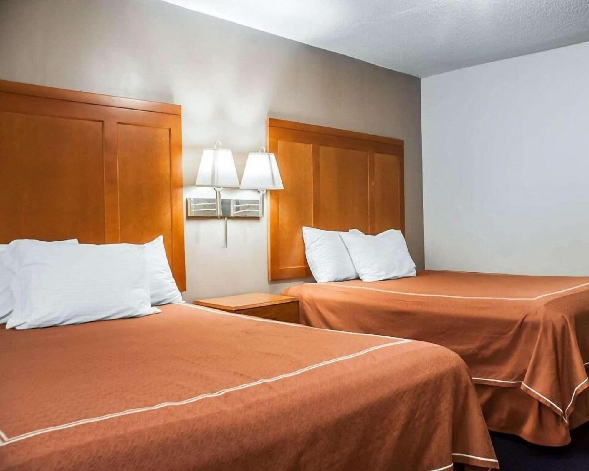 Castle Inn & Suites نياغارا فالس، نيويورك المظهر الخارجي الصورة