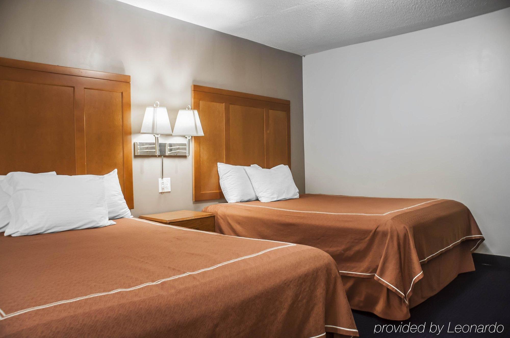 Castle Inn & Suites نياغارا فالس، نيويورك المظهر الخارجي الصورة