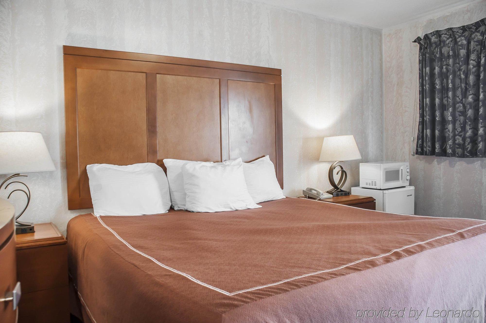 Castle Inn & Suites نياغارا فالس، نيويورك المظهر الخارجي الصورة