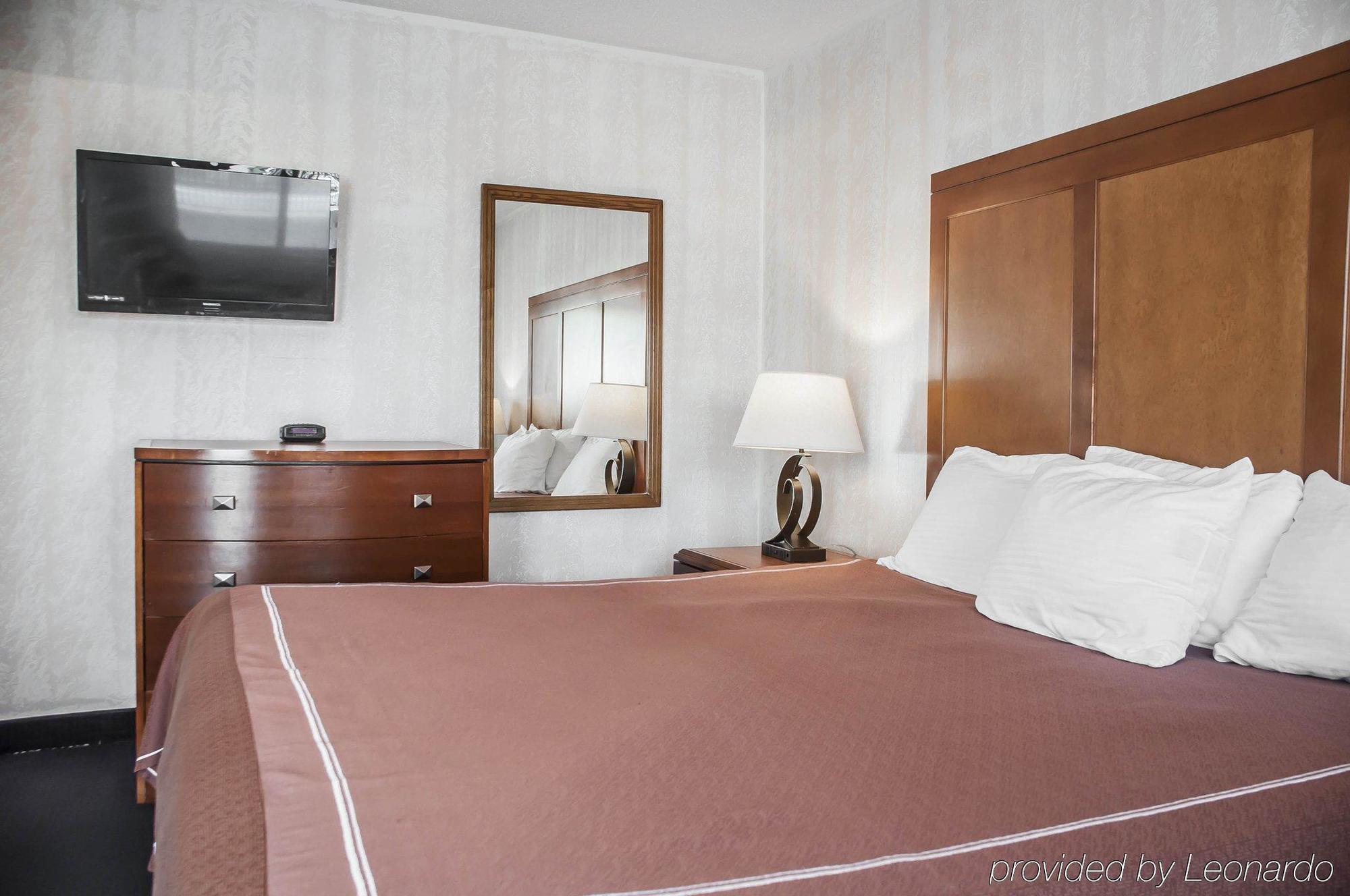 Castle Inn & Suites نياغارا فالس، نيويورك المظهر الخارجي الصورة