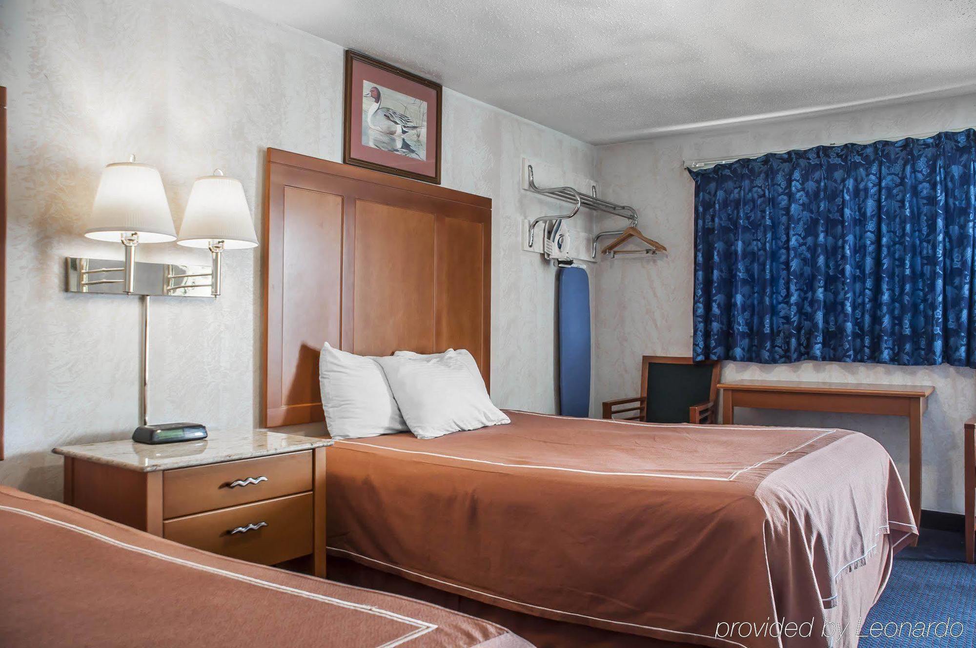 Castle Inn & Suites نياغارا فالس، نيويورك المظهر الخارجي الصورة