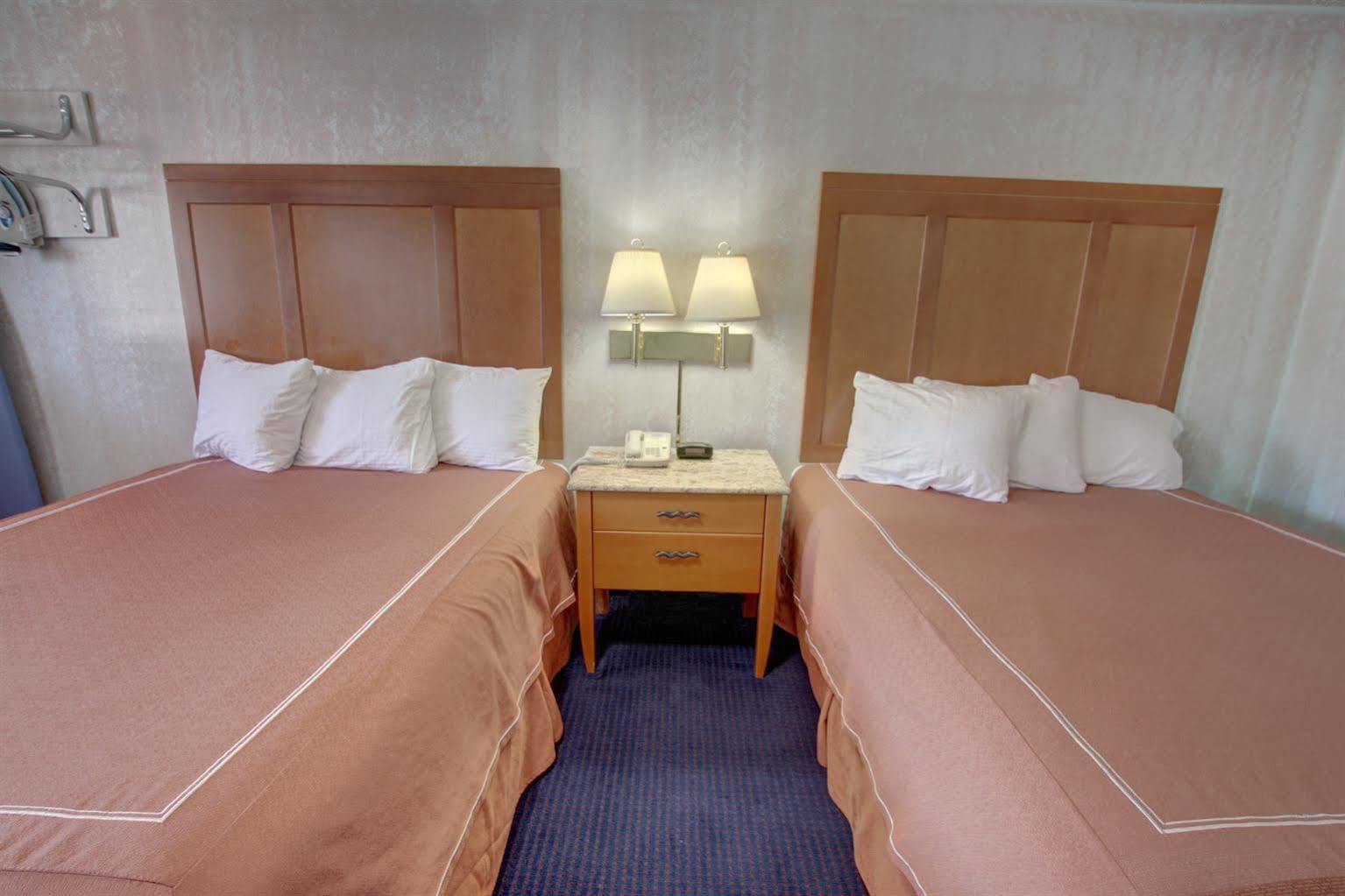 Castle Inn & Suites نياغارا فالس، نيويورك المظهر الخارجي الصورة