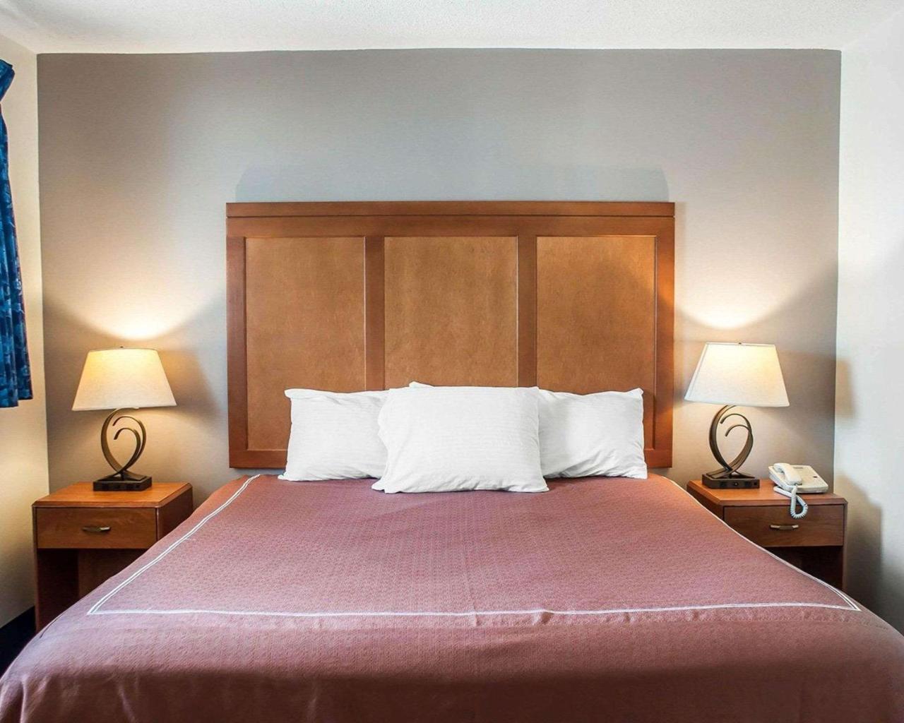 Castle Inn & Suites نياغارا فالس، نيويورك المظهر الخارجي الصورة