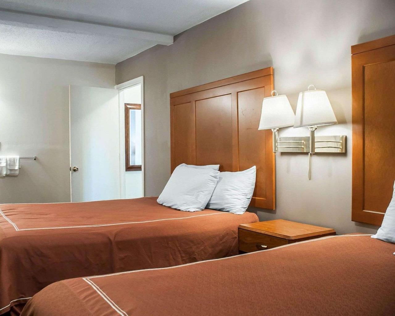 Castle Inn & Suites نياغارا فالس، نيويورك المظهر الخارجي الصورة